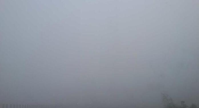 河南17地连发大雾橙色预警 局地能见度小于50米