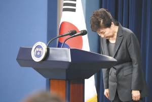 韩国“总统亲信干政案”两名核心前幕僚被批捕