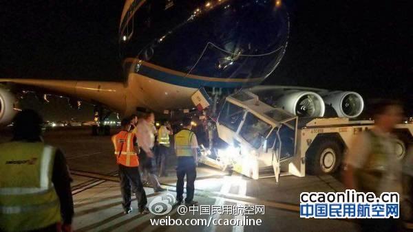 中国一架客机在洛杉矶与拖车发生碰撞 伤亡不明(图)
