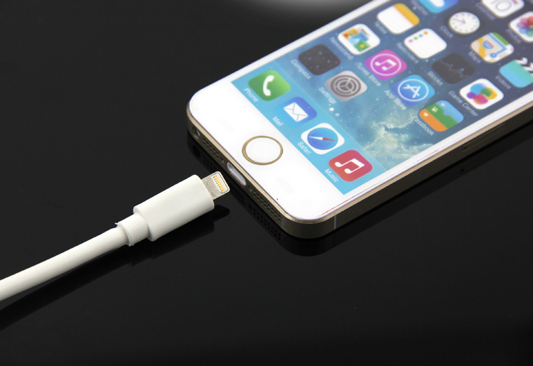 苹果否认已承诺为异常关机iPhone换电池：正联系顾客