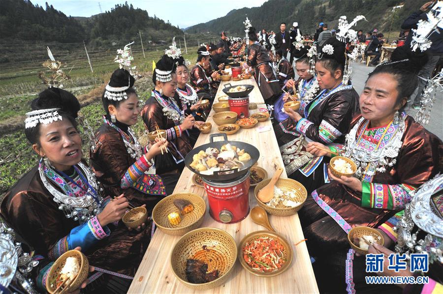 贵州黎平侗族同胞欢庆侗年节