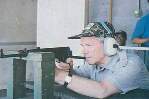 枪王卡拉什尼科夫因为一把中国枪变聋子？