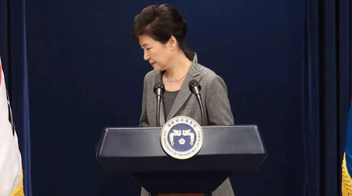 韩媒：朴槿惠今天19:03起停止行使总统权限