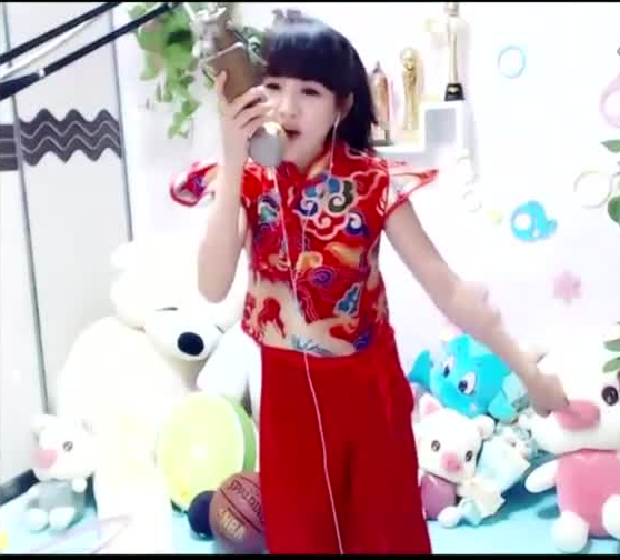 yy美女文儿一曲《小苹果》超逗翻唱,笑爆全场!