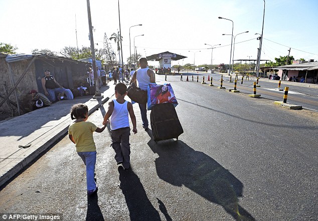 不送人的话,她要么卖淫,要么被饿死” (组图)
