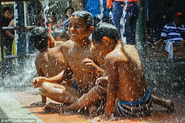 不送人的话,她要么卖淫,要么被饿死” (组图)