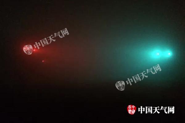 北京雾霾能见度不足50米 169次航班取消六环封闭(图)