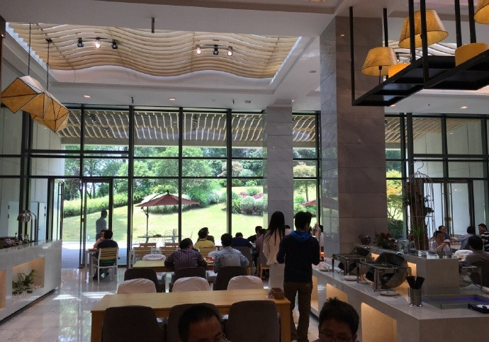 探访华为上海研究所食堂,美食遍布,琳琅满目