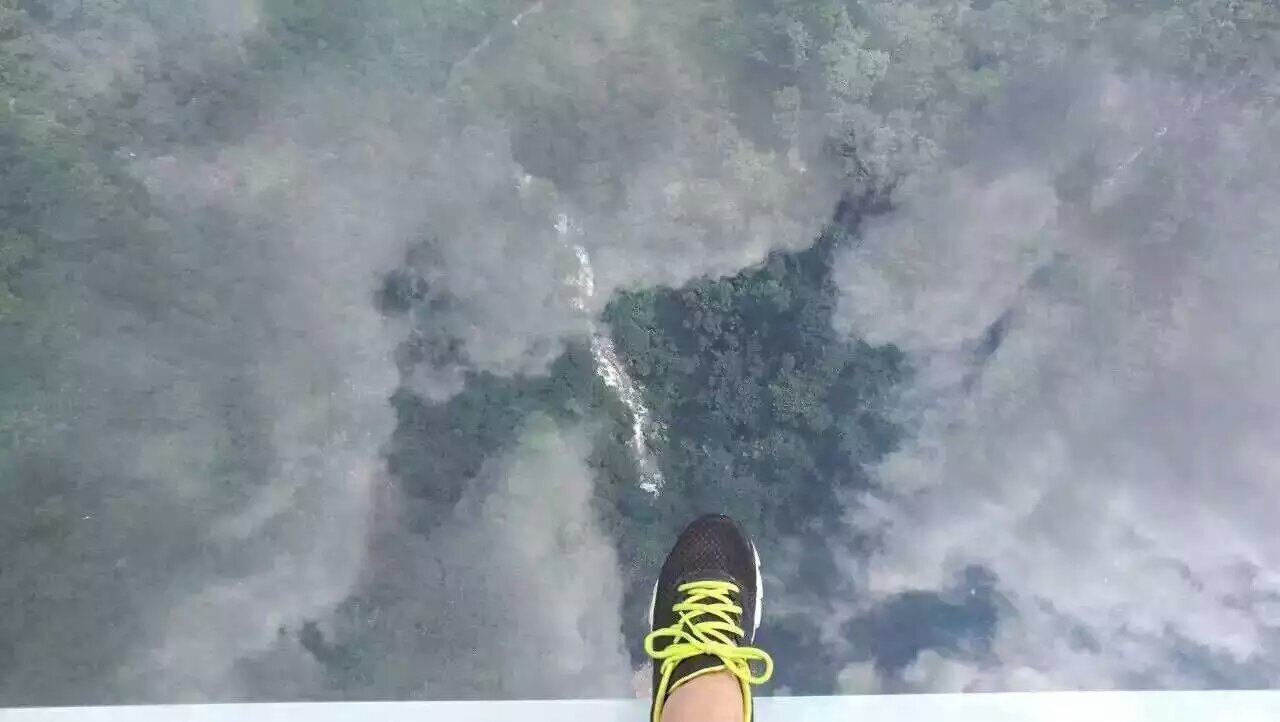 冰火两重天 大峡谷玻璃桥将上演耐寒耐热大挑