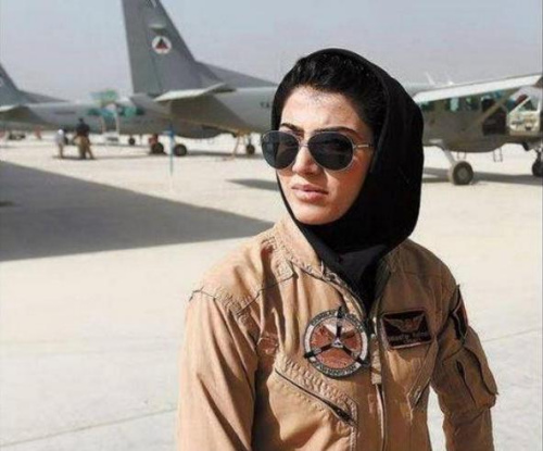 阿富汗首位女机师因担心性命受威胁 寻求美庇护
