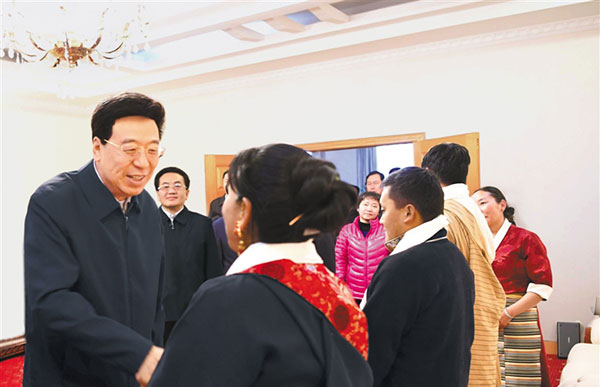 吴英杰看望第一届全国文明家庭西藏获奖代表