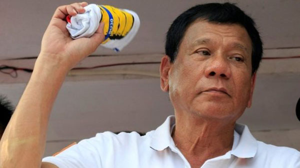 菲总统警告“倒杜阴谋”：血战中将打破对方鼻子