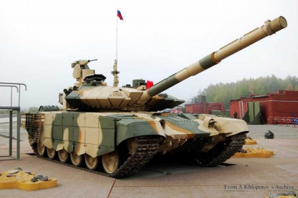 总编说：印度豪买10个团T-90MS，对付中国吗？