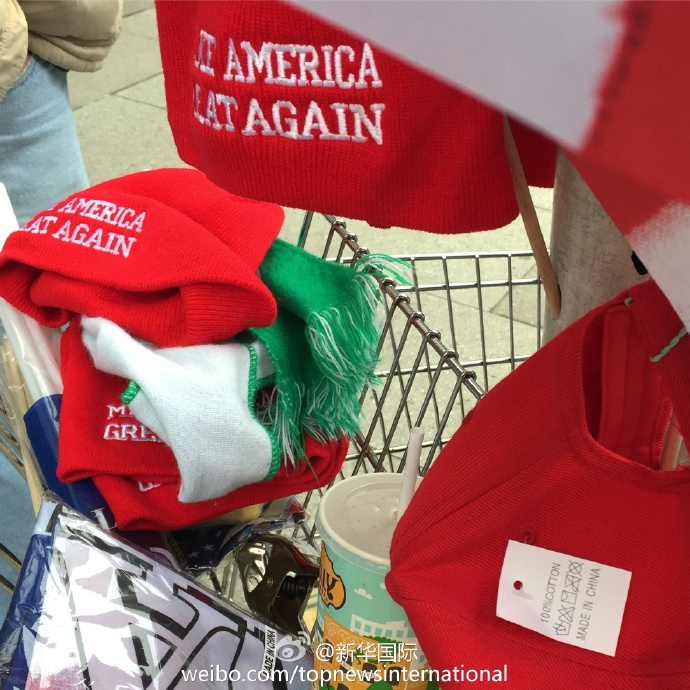 特朗普说买美国货 就职现场纪念帽衫却是中国造