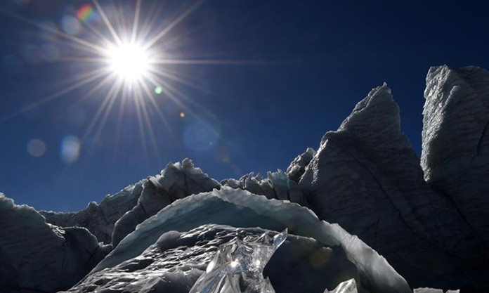 西藏岗布冰川:流澌争看浴冰川