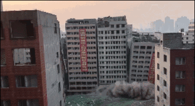 郑州最大城中村陈砦爆破拆除 9栋楼房瞬间倒下