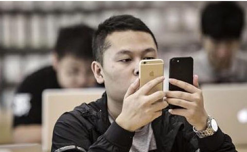 苹果iPhone首次跌出中国最畅销机型榜首