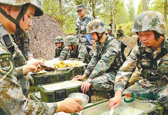 中国军队有了防水防弹的……大饭盒？