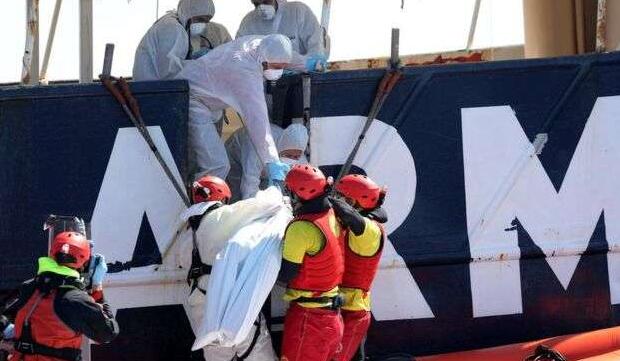 载有200多名难民的船只在地中海沉没