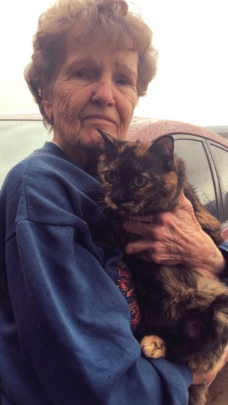 85岁老奶奶被困雪中5天 获救时安然无恙
