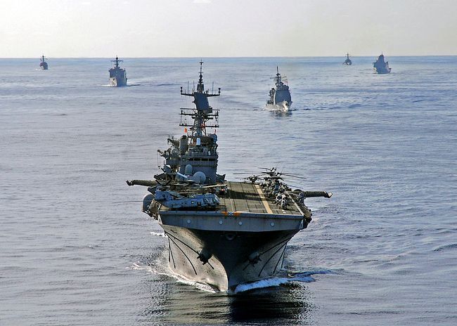 美媒：中国建4万吨级两栖攻击舰 搭载30架直升机