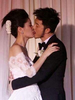 胡可沙溢婚礼照曝光 男方接吻的动作让网友笑翻