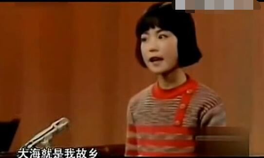 王菲14岁唱歌视频曝光 梳娃娃头清纯可爱(图)