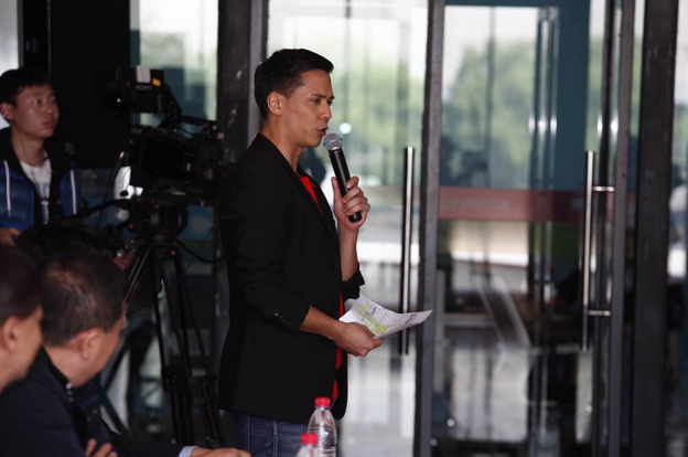 麦小龙受邀主持2017中国冰球选拔营发布会 体