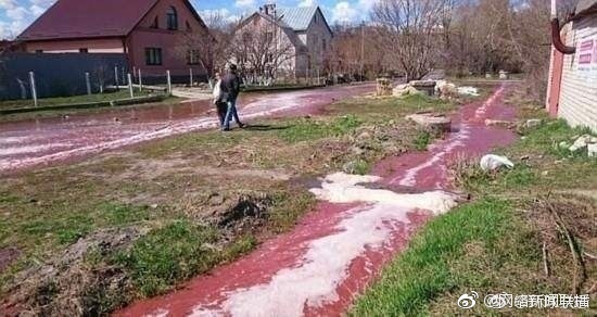 俄罗斯果汁工厂坍塌 2800万升果汁流向街道