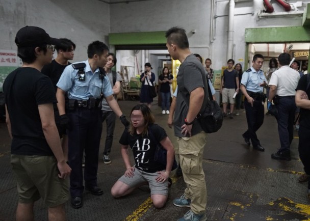 香港查外国乐队证件 入境处人员被打伤
