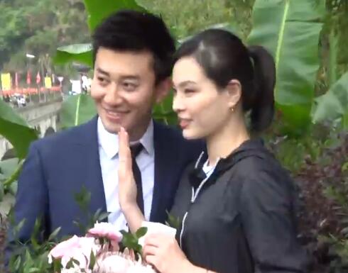 结束8年恋爱长跑！吴敏霞含泪接受张效诚求婚 网友：赶紧结婚早生贵子