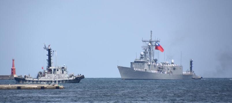 图为:台湾"佩里"级护卫舰"铭传"舰( pfg-1112).