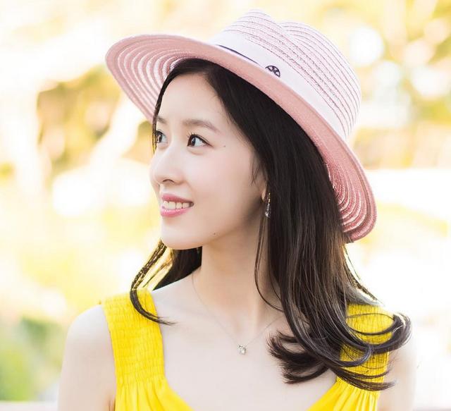 刘强东奶茶妹妹一家甜蜜出游 娃都这么大了(图)