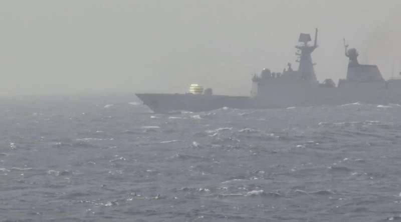直击中国海军大风浪中对海实弹射击 击毁靶标