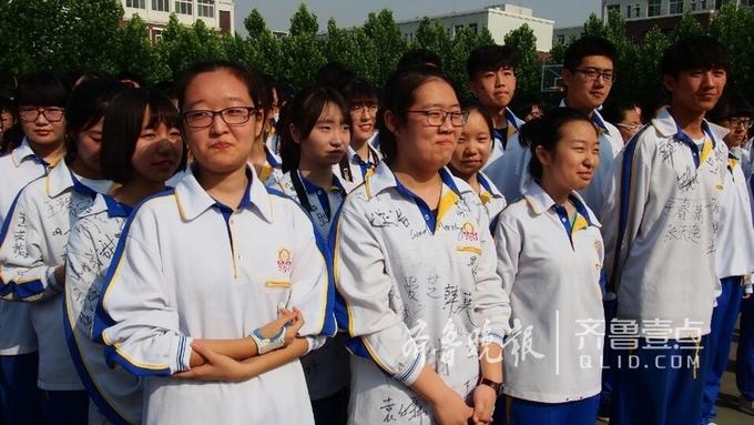 6月4日,山师大附中幸福柳校区,学校为一千四百多名高三毕业生举行了