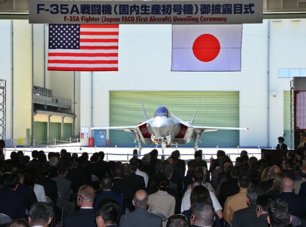 日本总装首架F-35亮相：年底即可与美军携手作战