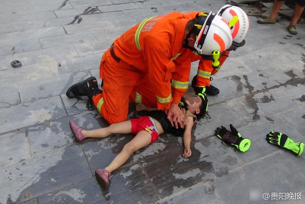 流浪汉揭开井盖致3岁小女孩掉落死亡