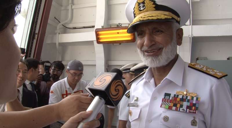 巴海军最高指挥官参观长春舰：中国海军铁兄弟！