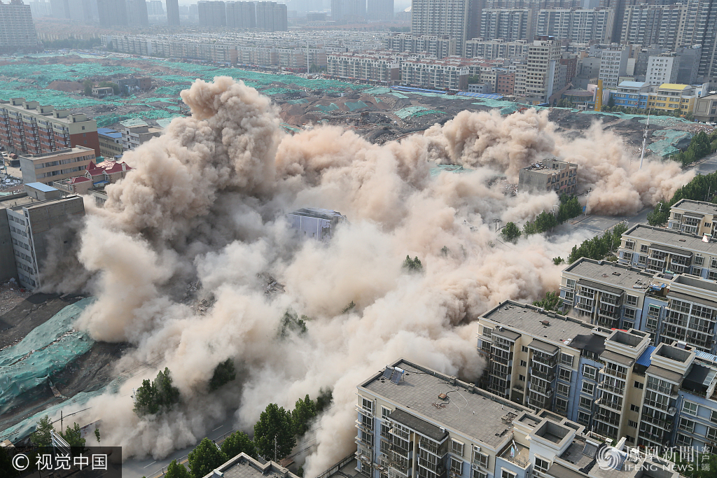 烟雾弥漫!郑州庙李村最后6栋楼爆破现场