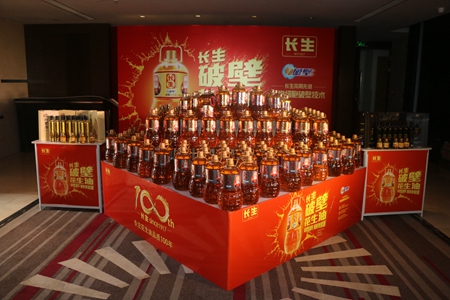 用针每天扎小人的照片_人均每天用油量(3)