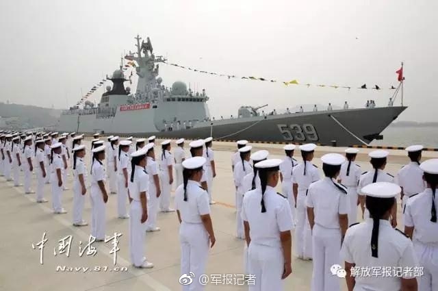 海军新型导弹护卫舰芜湖舰正式入列