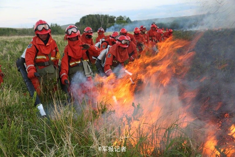 午报：蒙古国大火逼近中国，堵截4天还在烧！