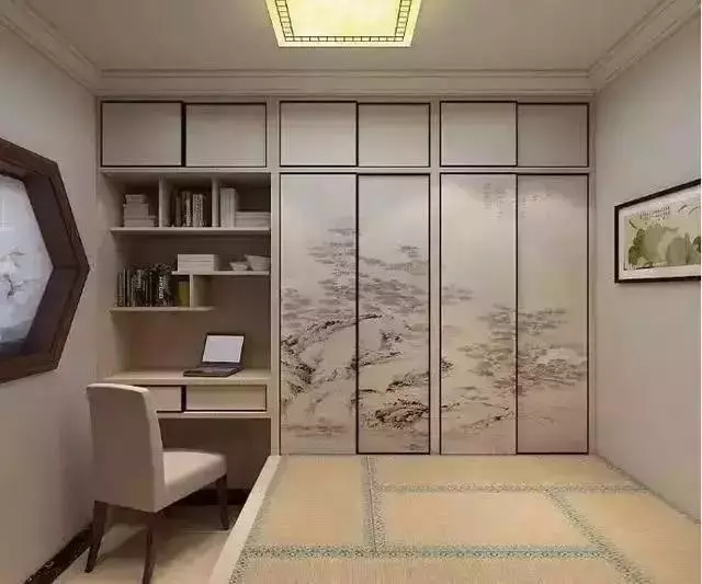 成都装修我们正常买房子,就算是小户型,也会希望能够买到有两间房的,一个是自己住,一个是孩子住,但是小户型最大的问题,就是收纳空间的不足,所以选择把次卧改成榻榻米加书房的设计,既方便孩子以后做作业,也能够多出一个储物空间来!给孩子准备的房间,用隔板置物架代替柜子,可以更方便孩子拿玩具、书,直接把榻榻米做到整个房间一样宽,收纳就更多了。