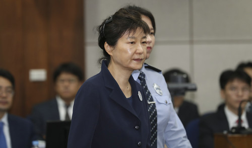 朴槿惠政府军工腐败案遭查，因直升机漏雨曝光