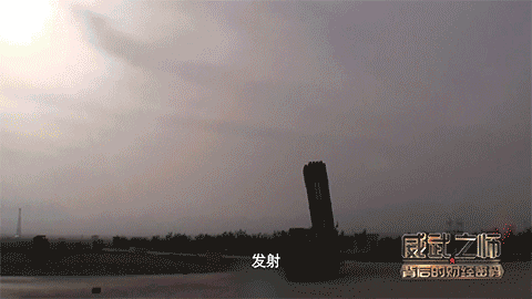 中国远程火箭炮世界第一：70公里外准确击中目标