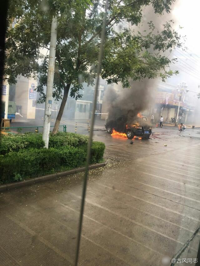宿州市东关街道办事处同科城市花园门前一辆越野车发生爆炸,接到报警