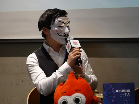 “耳朵里的男朋友”DJ程一新书出版《我不愿让你一个人》