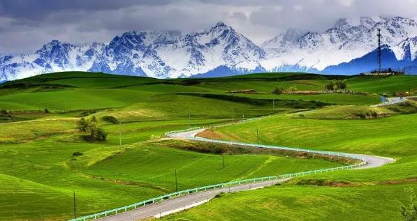 世界最长沙漠公路就在中国 北京出发一路美到新疆