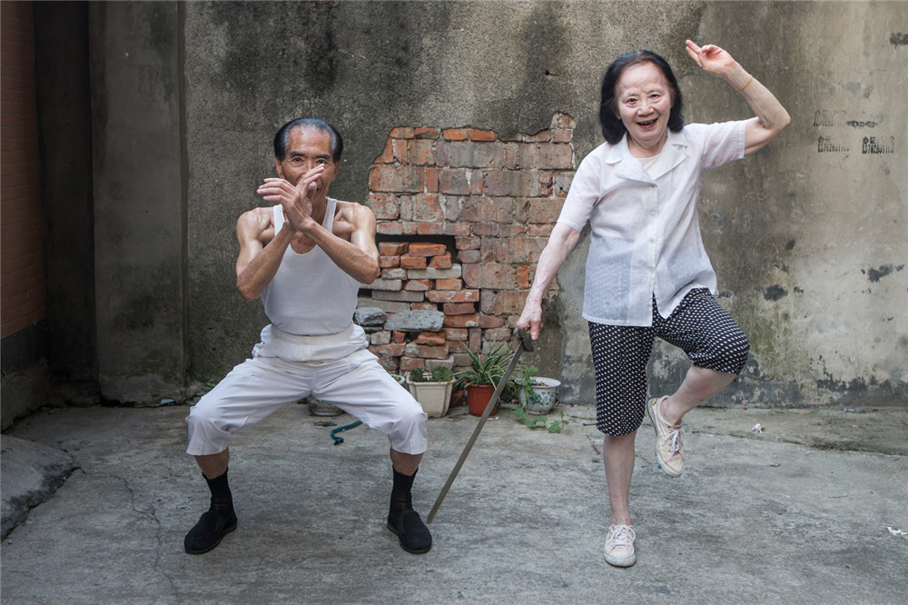 84岁大爷一身肌肉 练过摔跤打过流氓