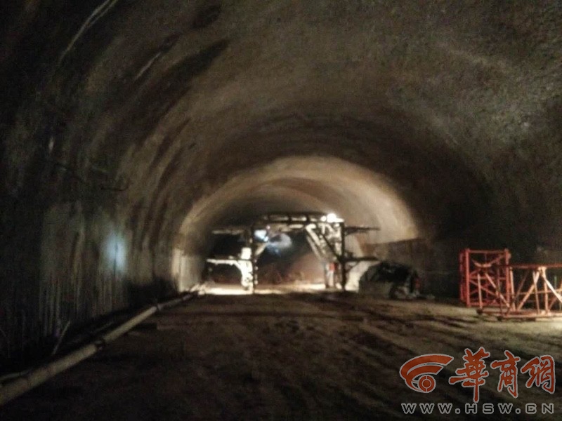 在建宝汉高速发生隧道冒顶 3人被埋其中1人亡